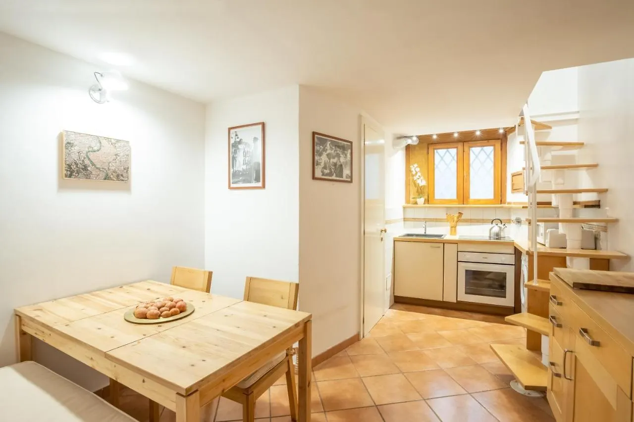 Quiet And Cozy Trastevere Hideaway Řím